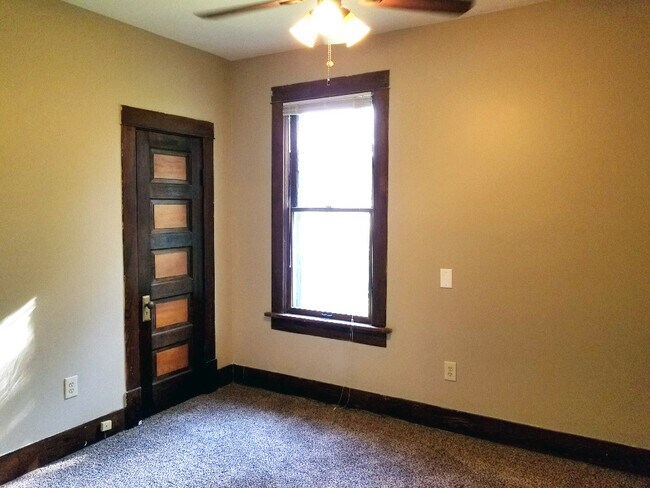 Building Photo - 2131 Drexel St