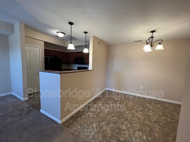 Building Photo - 1101 Stonebench Cir