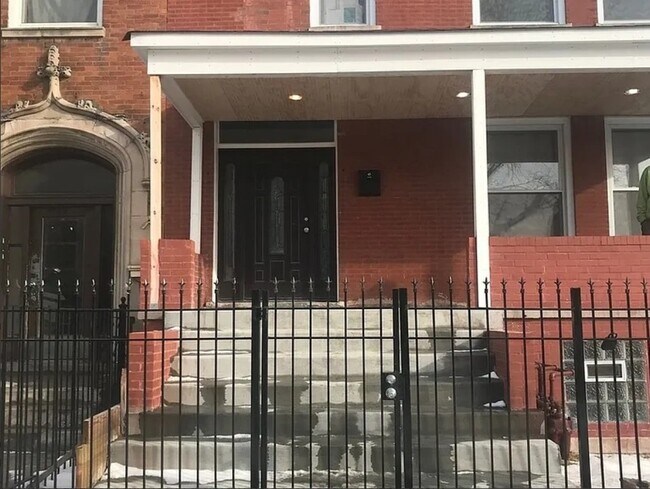Primary Photo - 4751 S Prairie Ave