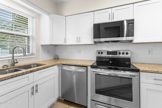 Building Photo - 2200 S Palmetto Ave