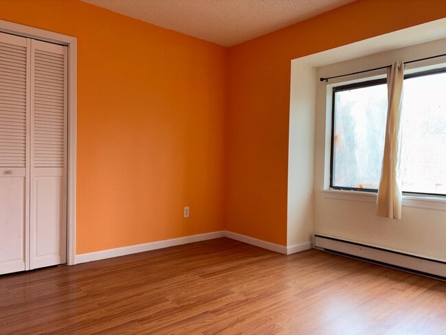 Building Photo - 12 Edelweiss Dr