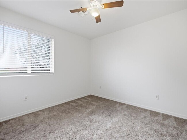 Building Photo - 14252 South Avenida Zumba