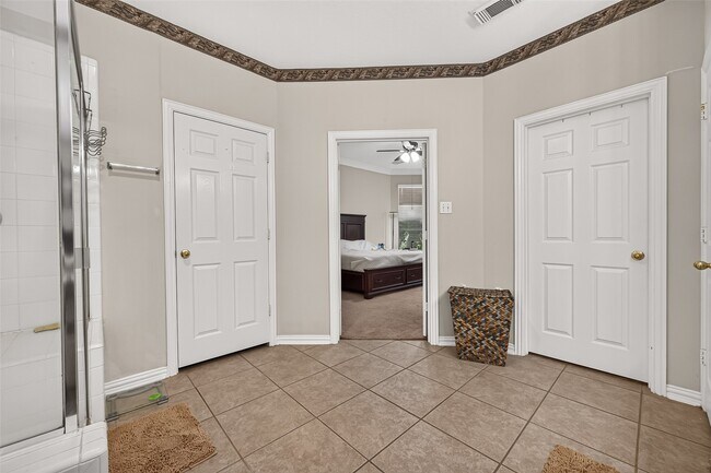 Building Photo - 214 Kentwood Ridge Ct