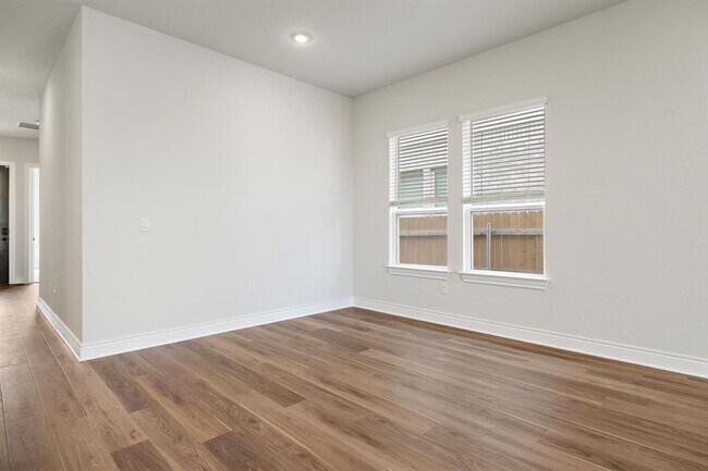 Building Photo - 821 Beaverton Dr