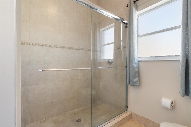 Building Photo - 7663 Great Oak Dr