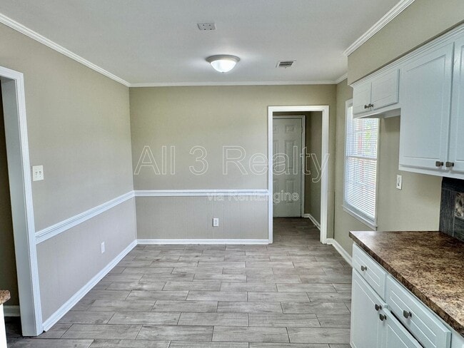 Building Photo - 502 Adler Dr