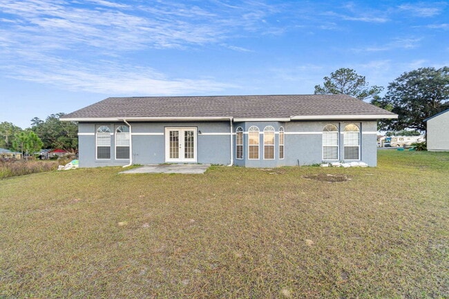 Building Photo - 3BR, 2BA available now in Silver Springs Shores