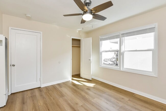 Building Photo - Sweet & Charming 2 Bedroom Richmond Apartment