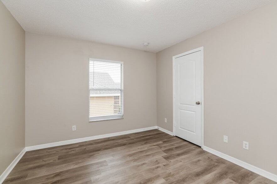 Building Photo - 942 Cork Oak Ln