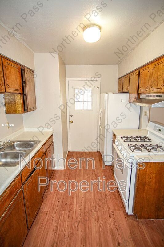 Building Photo - 8548 Arboleda Dr