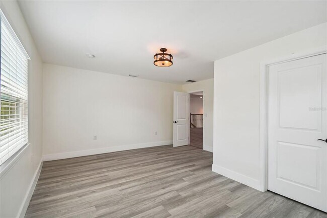 Building Photo - 4910 W San Miguel St