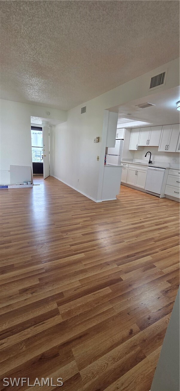 Building Photo - 3615 Boca Ciega Dr