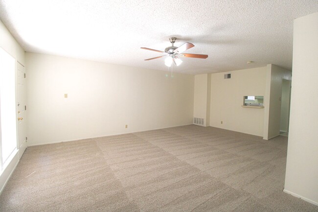 Building Photo - 1327 Julienne Pl