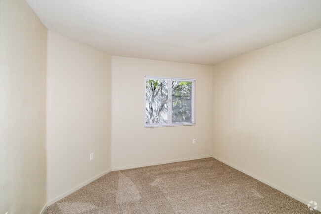 1BR, 1BA - 645SF - Bedroom - KNOLLS AT GREEN VALLEY