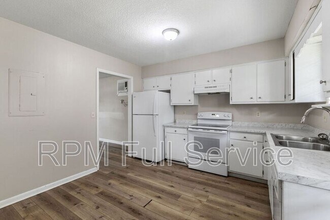 Building Photo - 4426 Central Valley Dr