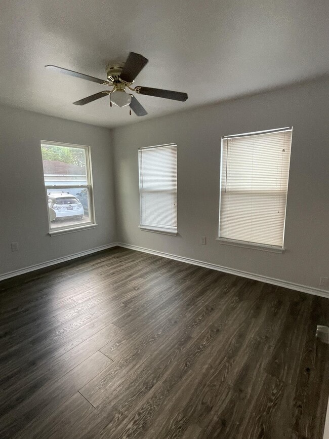 Building Photo - 4606 Nesbitt Dr