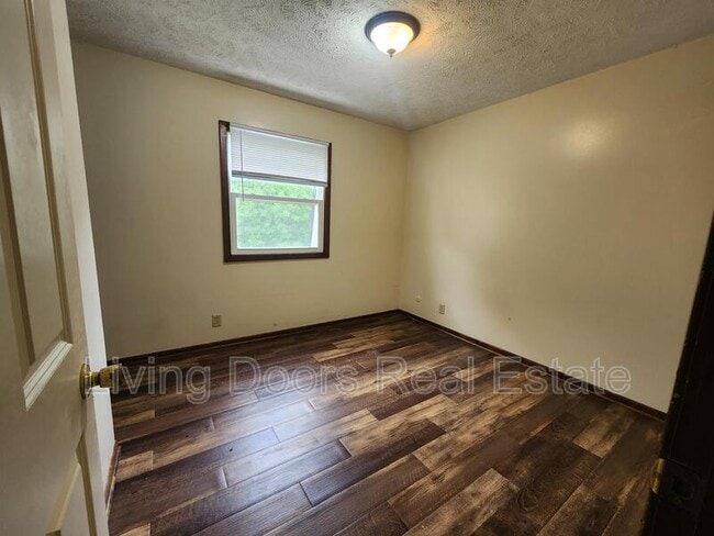 Building Photo - 1520 David Dr