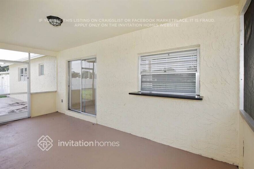 Building Photo - 350 NW 99th Way
