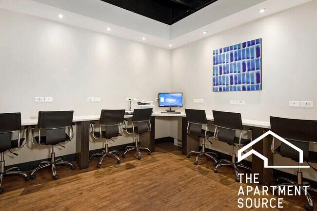 Building Photo - 1000 N La Salle Dr