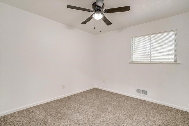 Building Photo - 1701 Larkspur Dr