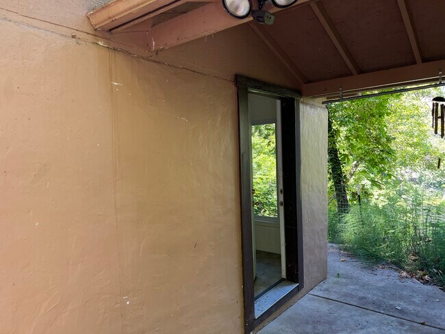 Building Photo - 4370 Rogue River Hwy
