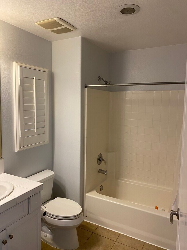 Building Photo - 101 Hallmark