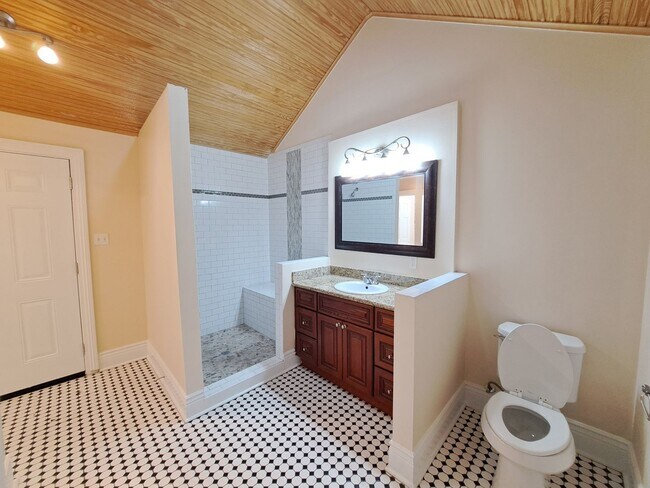 Building Photo - 3216 Bienville St