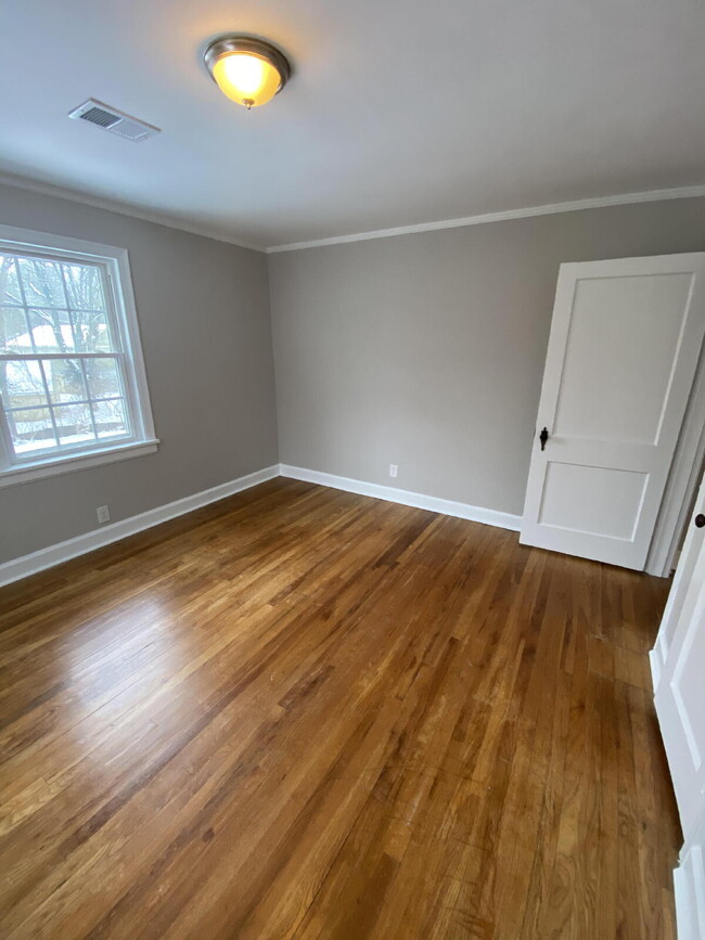 Building Photo - **NOW AVAILABLE!** 2 Bed, 1 Bath Inglewood...