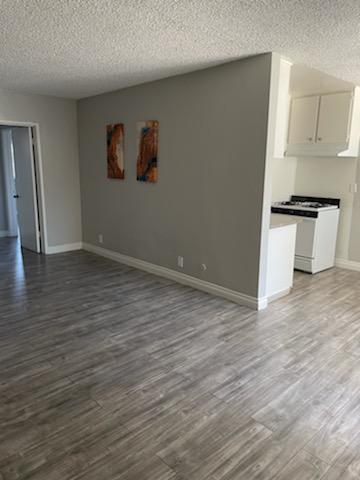 Building Photo - Valley Oasis Apartments