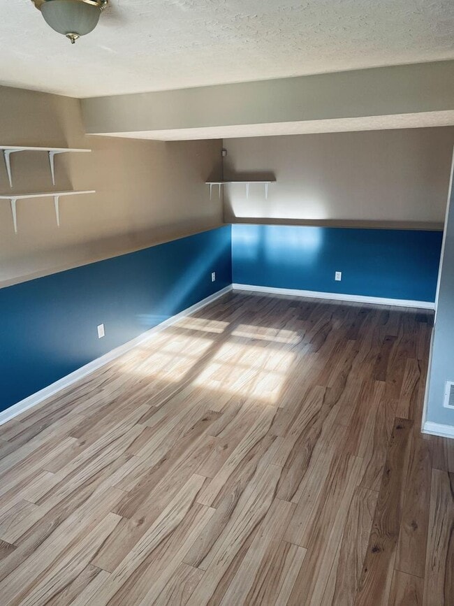 Building Photo - Beautiful 3 Bed, 3 Bath Home in Burlington – Finished Basement, 2-Car Garage & Fenced Yard!