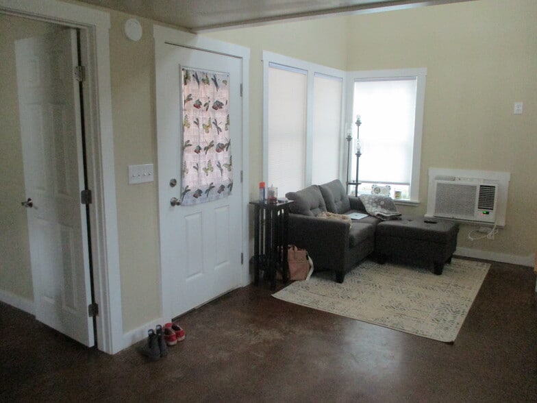 Building Photo - 488 FM 1441