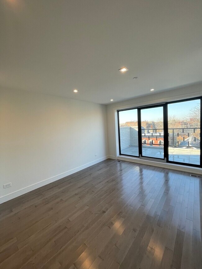 Building Photo - 719 N Elizabeth St