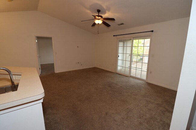 Building Photo - 681 Spring Valley Dr