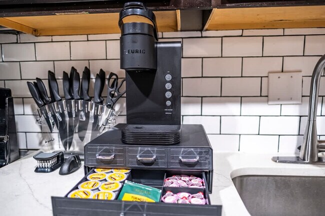 Building Photo - 1255 Raum St NE