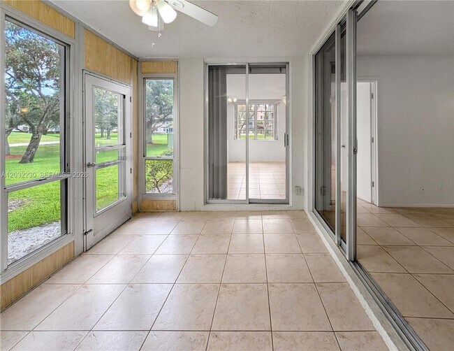 Building Photo - 9531 Seagrape Dr