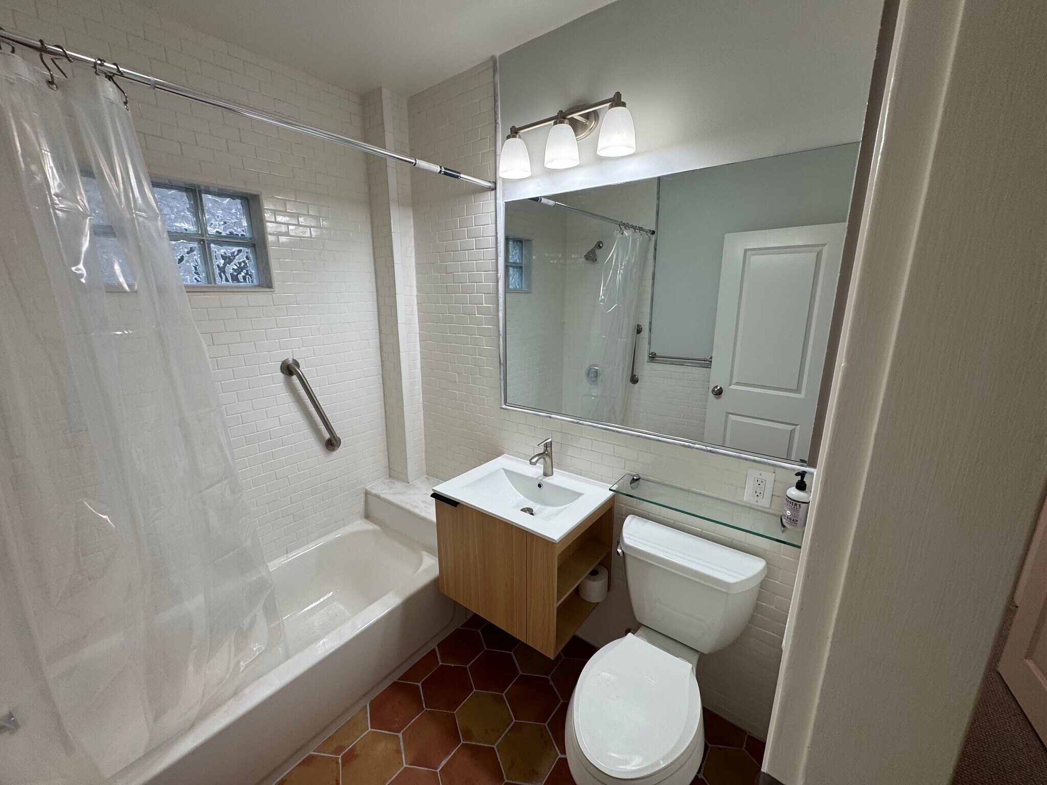 Building Photo - 14 Osborne Ave