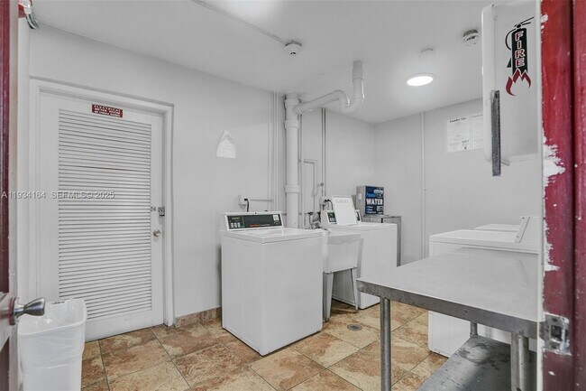 Building Photo - 1780 NE 191st St