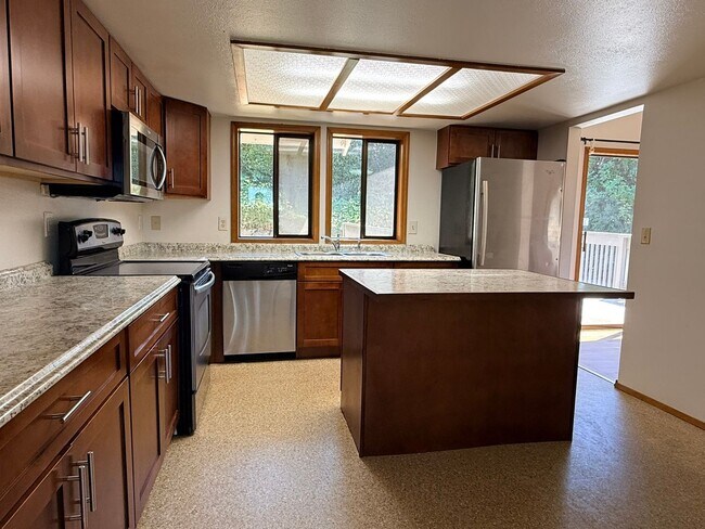 Building Photo - 3bd/2ba Renton Home