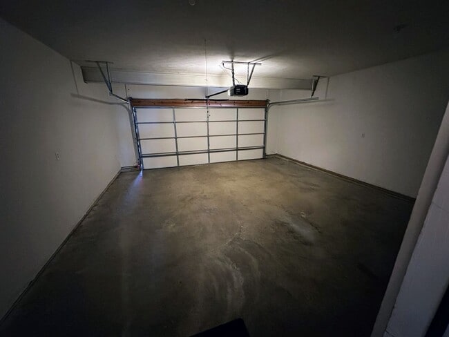 Building Photo - 703A Sunflower St