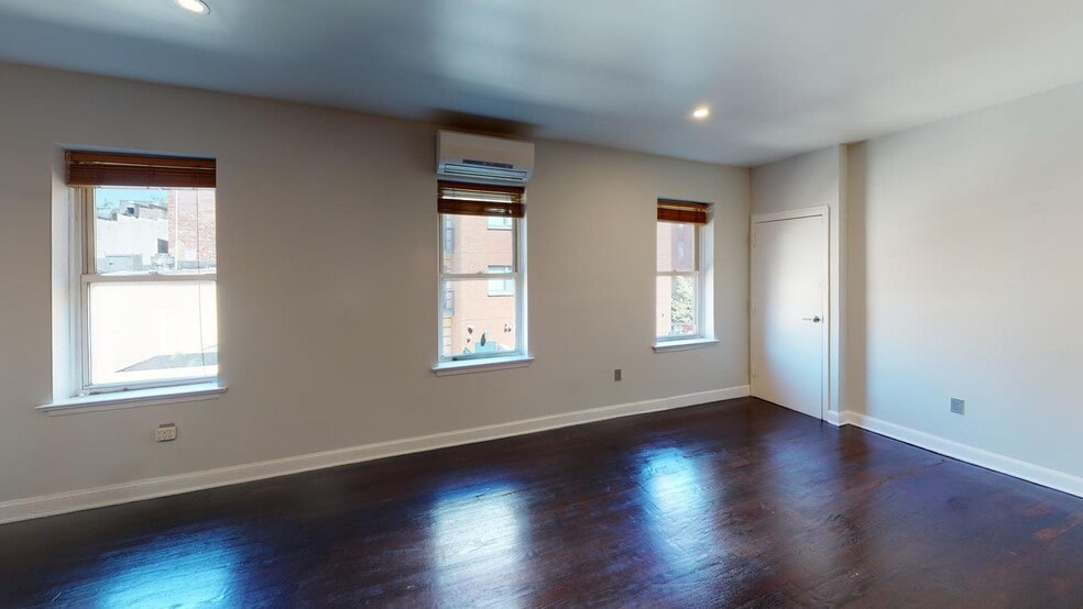 Building Photo - 1413 Q St NW