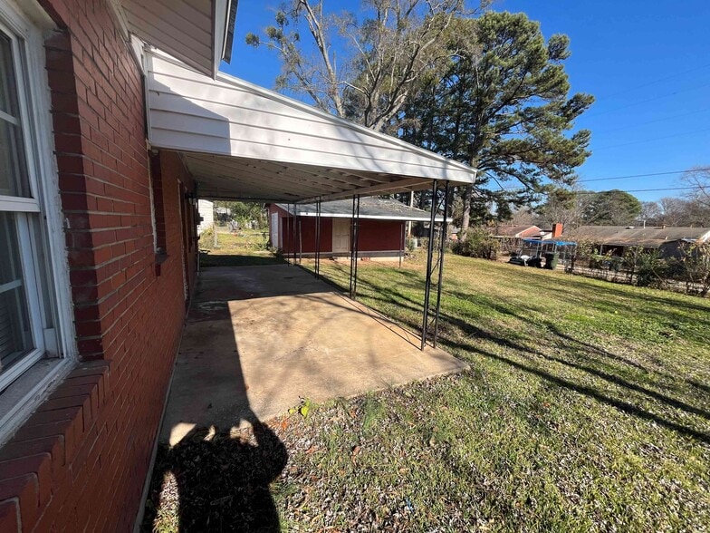 Building Photo - 1102 Danville Rd SW