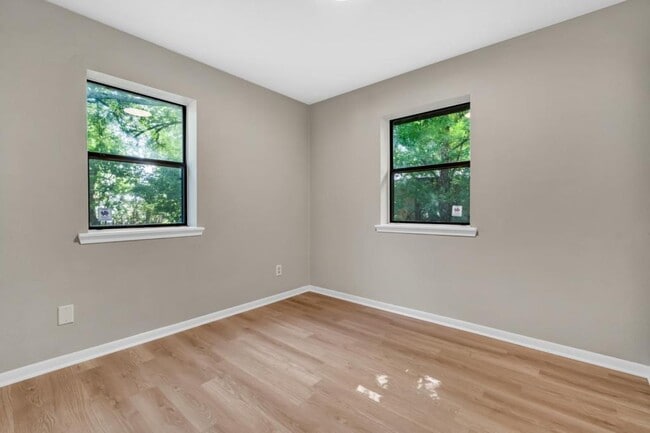 Building Photo - 104 N Oneal St