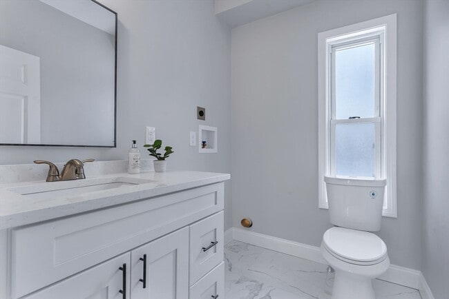 Building Photo - 73 Walnut St