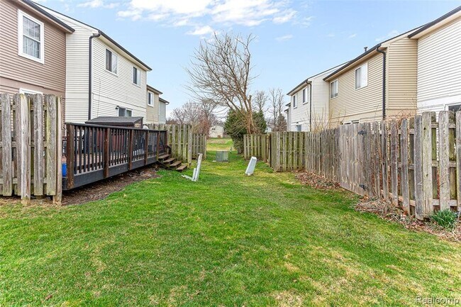 Building Photo - 3374 Burbank Dr