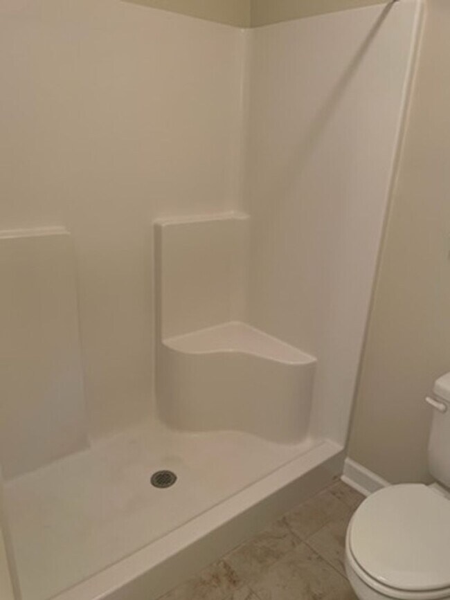 Building Photo - GORGEOUS TOWNHOME