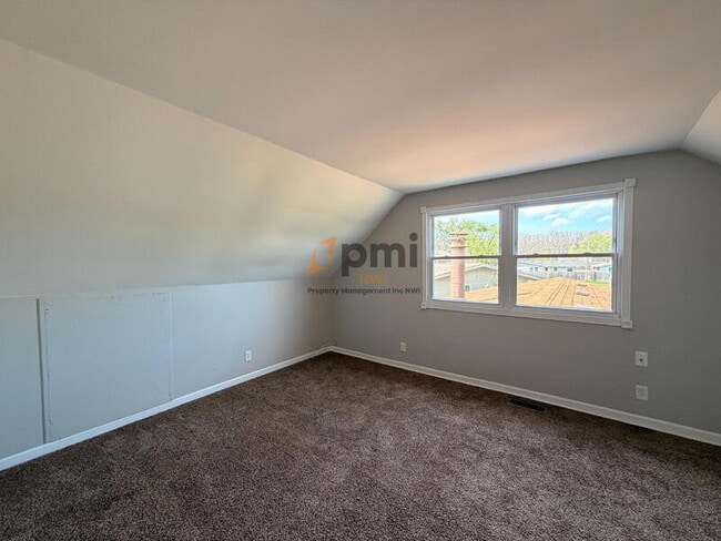 Building Photo - 365 Raven Ct