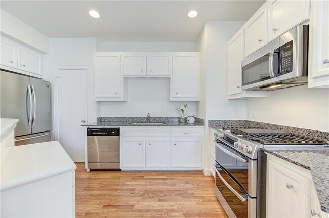 Building Photo - 11508 Main Cedar Dr