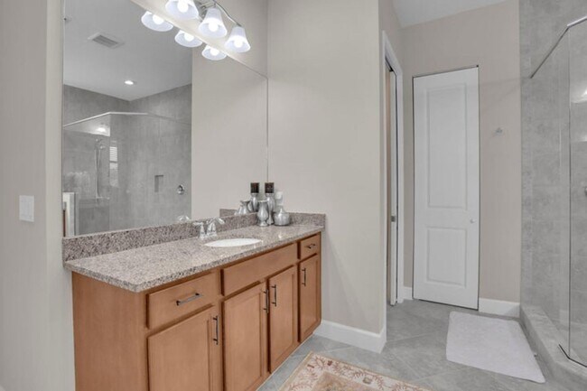 Building Photo - 15866 Orchard Dr