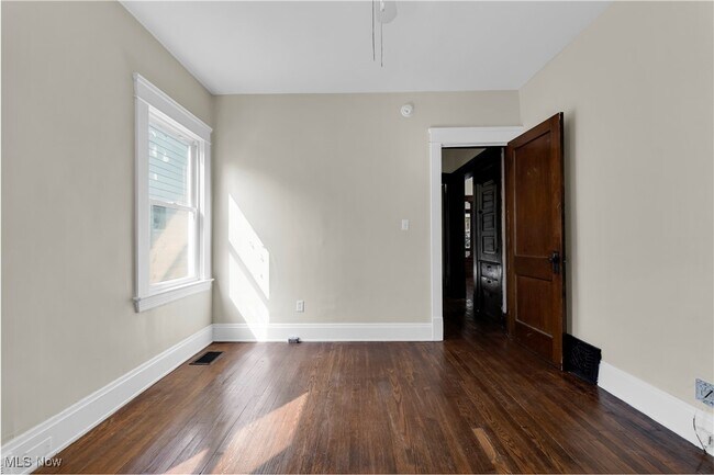 Building Photo - 1909 W 73rd St