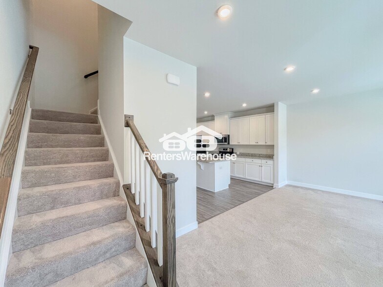 Building Photo - 930 Parley Pl